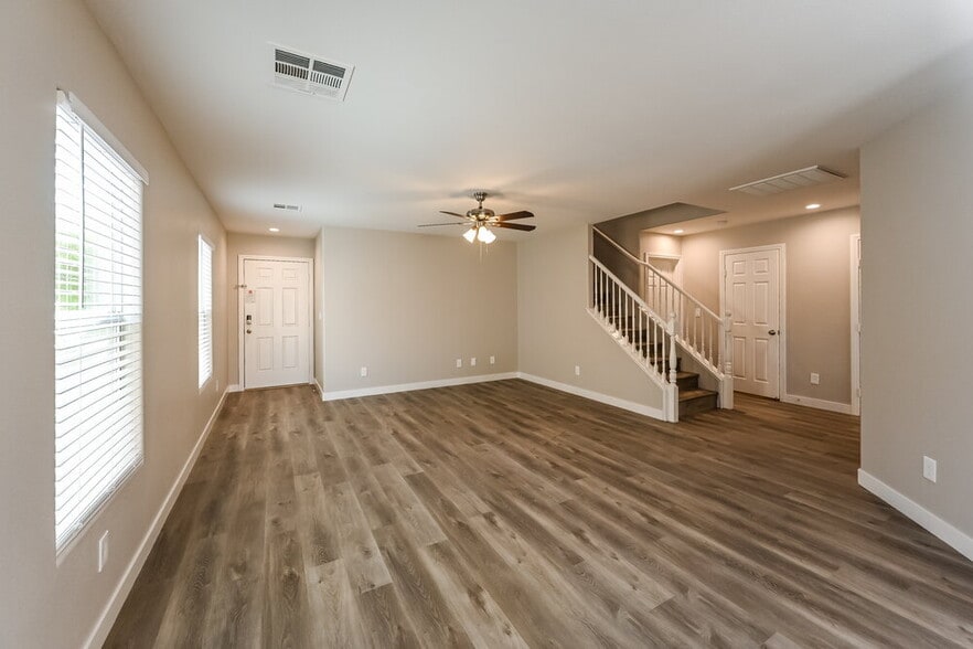 Building Photo - 7424 Scottish Castle Ave