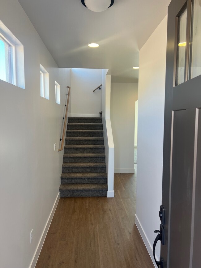 Building Photo - 1817 Livy Ln