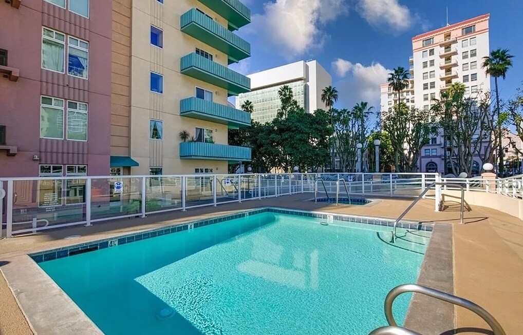 Building Photo - 388 E Ocean Blvd