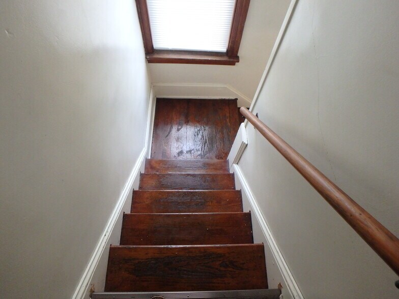 Building Photo - 117 N Montour St