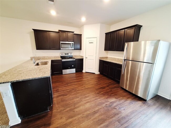 Building Photo - 14417 Prairie Sod Ln