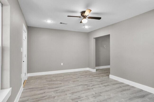 Building Photo - 6618 Avenue N