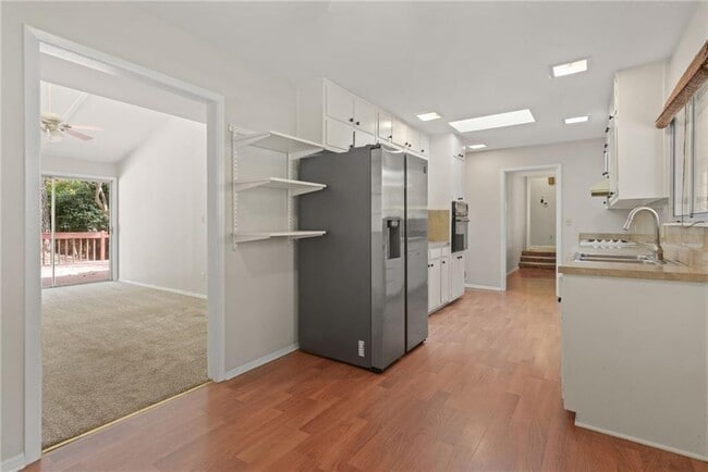 Building Photo - 705 Edgewater Trail