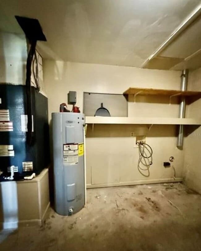 Building Photo - 2 bed 2 bath 2-plex with 1000 sf. and gara...