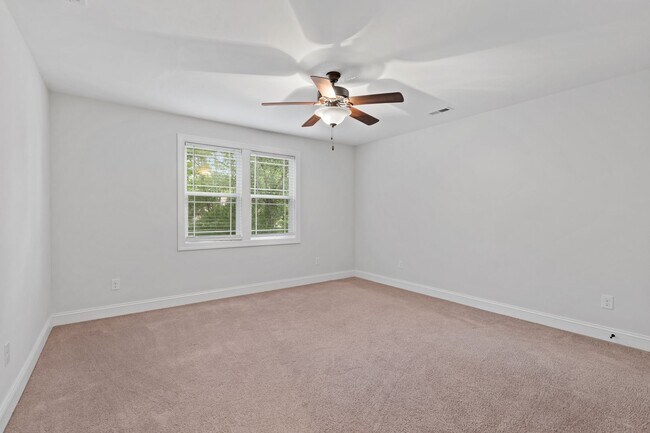 Building Photo - Welcome to Marsh Haven!