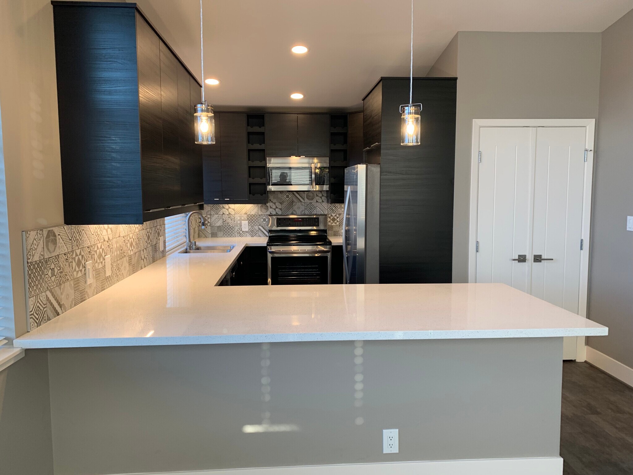 Building Photo - 412 Kirman Ave