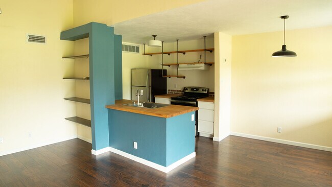 Building Photo - 1601 Faro Dr