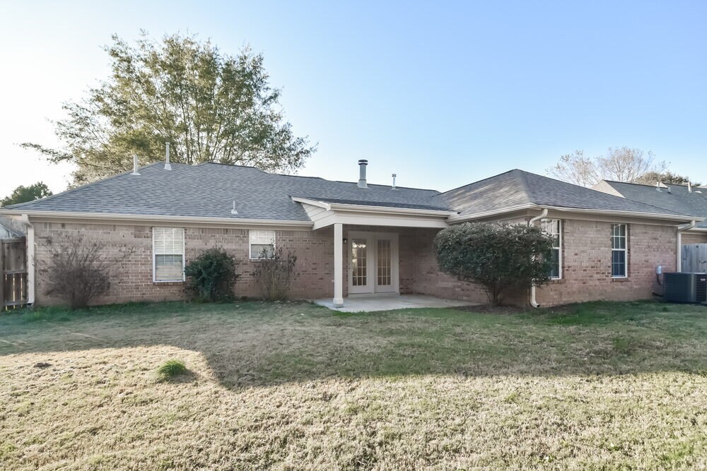 Building Photo - 5808 Shiloah Cove S