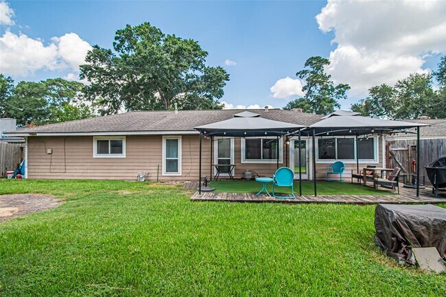 Building Photo - 5611 Winding Way Dr