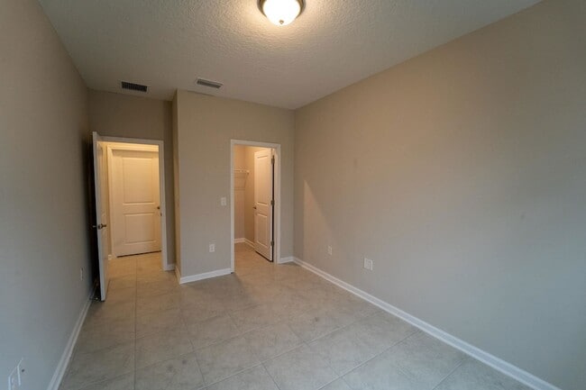 Building Photo - 298 Modesto Dr