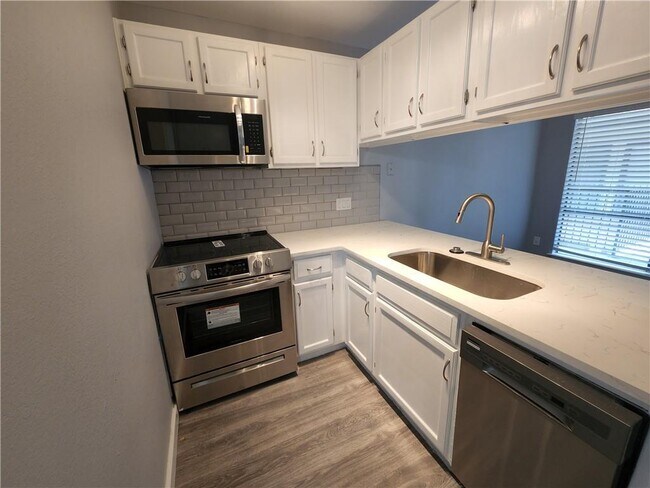 Primary Photo - 2815 Rio Grande St