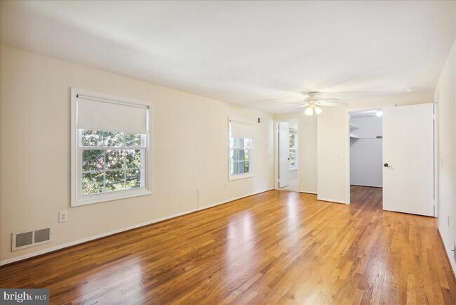 Building Photo - 8709 Sleepy Hollow Ln
