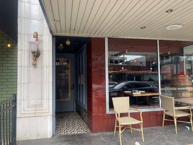 Building Photo - 213 N 2nd St