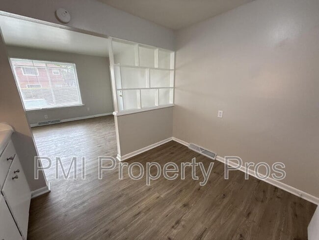 Building Photo - 7701 W Hampton Ave