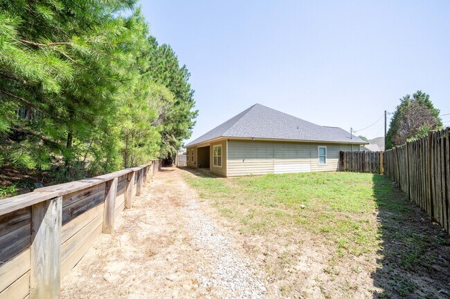 Building Photo - 442 Lee Road 2170