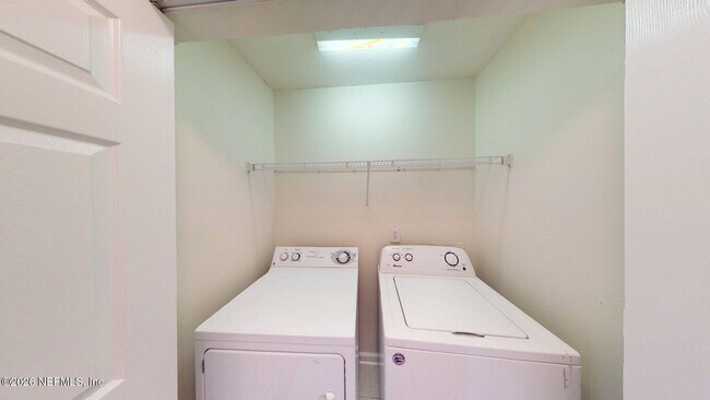 Building Photo - 8498 Climbing Ivy Trail S