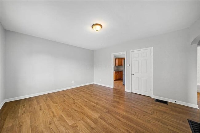 Building Photo - 926 E 19th Ave