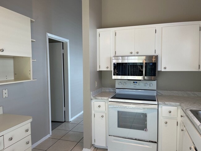 Building Photo - 2451 E Illiana St