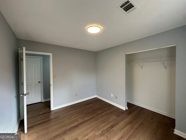 Building Photo - 6609 Saganaw Dr