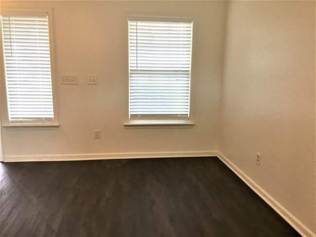 Building Photo - 1006 Bengel Dr