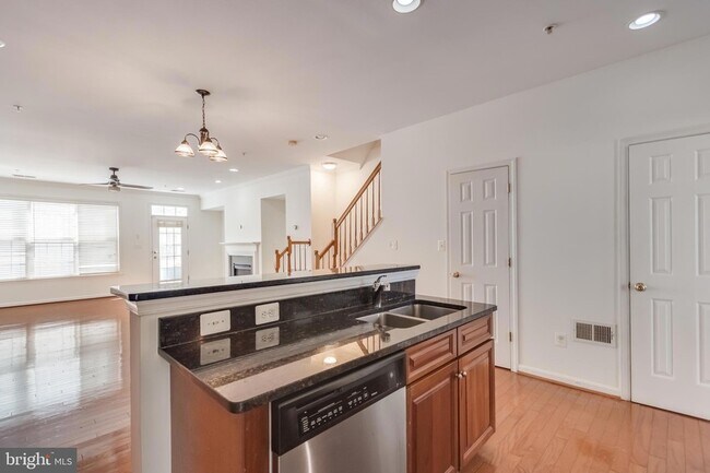 Building Photo - 5214 Lynns Retreat Dr