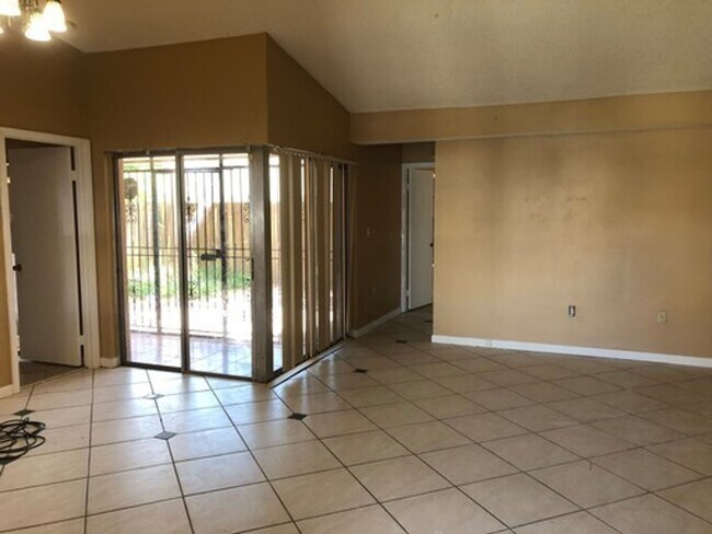 Building Photo - Sierra Ridge # 2