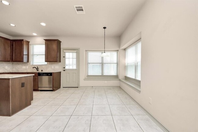 Building Photo - 2407 Argos Dr