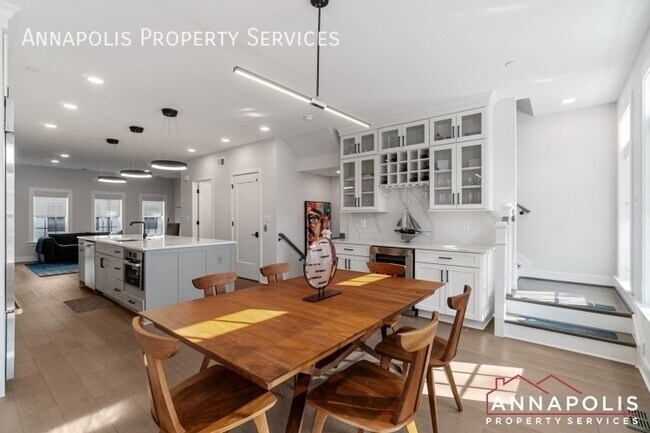 Building Photo - 285 West St