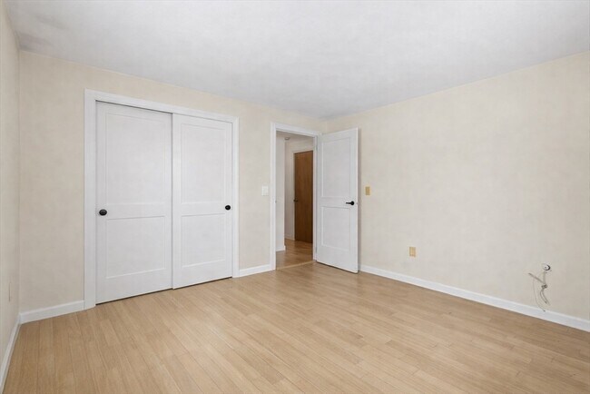 Building Photo - 105 Pomeroy Ln