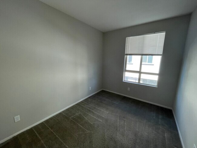 Building Photo - 8850 Olive Ln