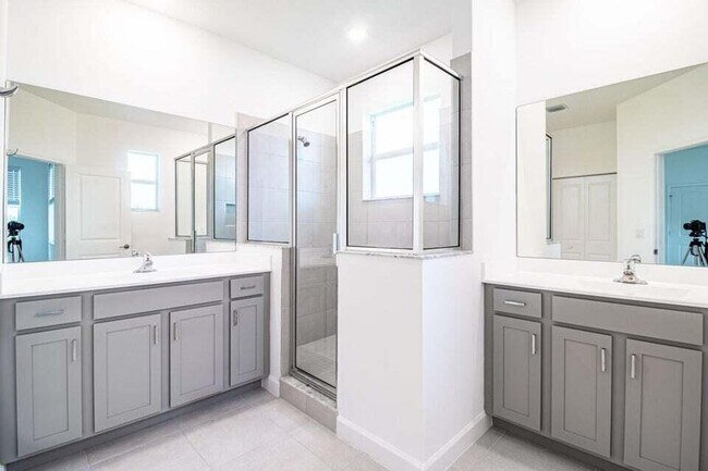 Building Photo - 4819 Navali Dr