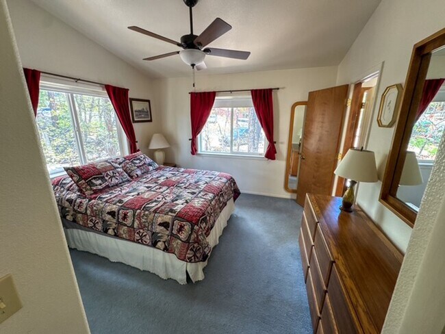 Building Photo - Rental In Munds Park