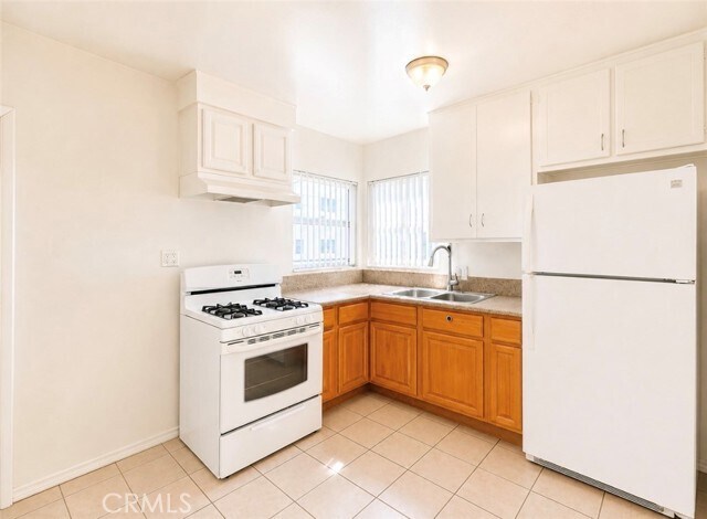 Building Photo - 1372 W 36th St
