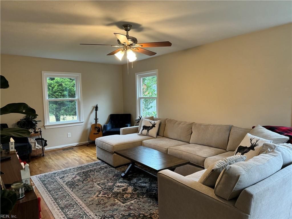 Building Photo - 3716 S Queensgrove Cir