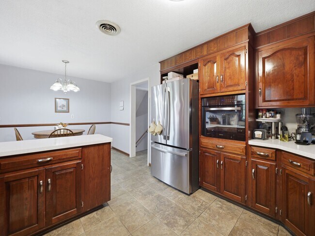 Building Photo - 173 Colonial Dr