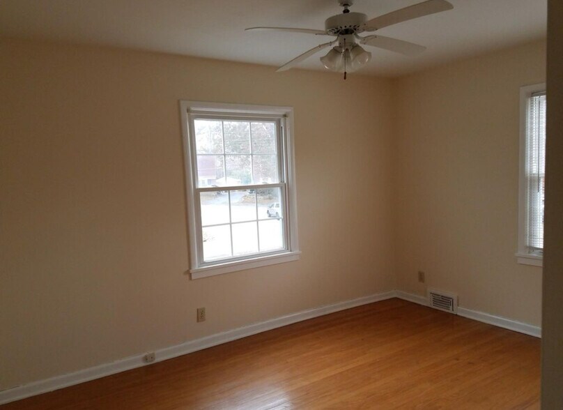Building Photo - 2909 Thistlewood Dr