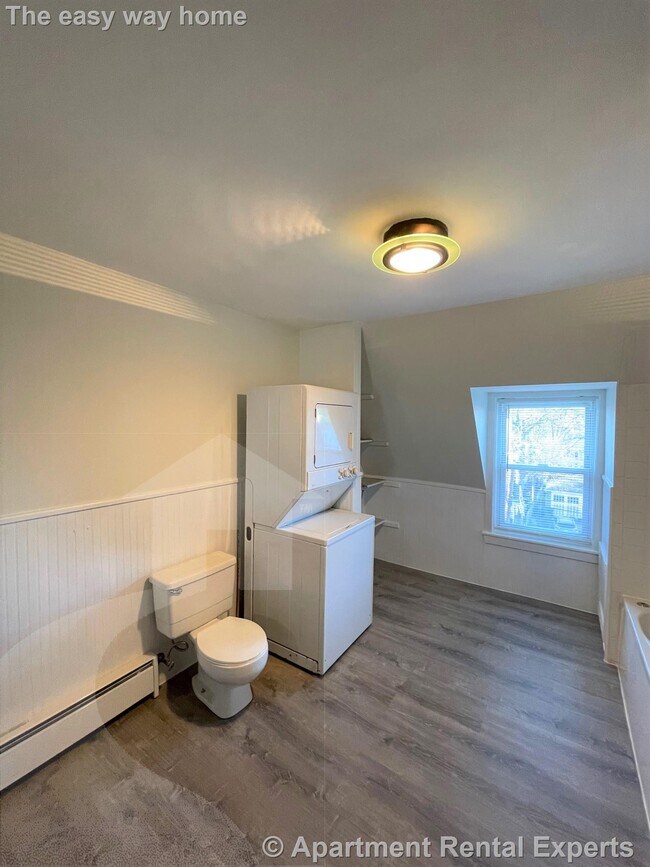 Building Photo - 14 Chestnut St