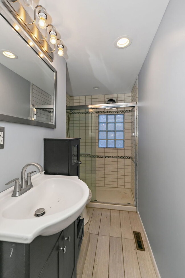 Building Photo - 126 Park Ave