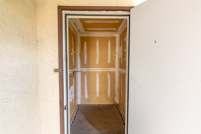 Building Photo - 309 Whispering Sands Ct SE