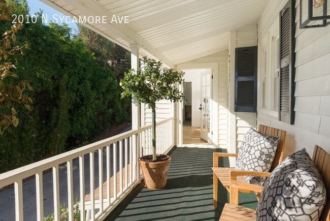 Building Photo - 2010 N Sycamore Ave