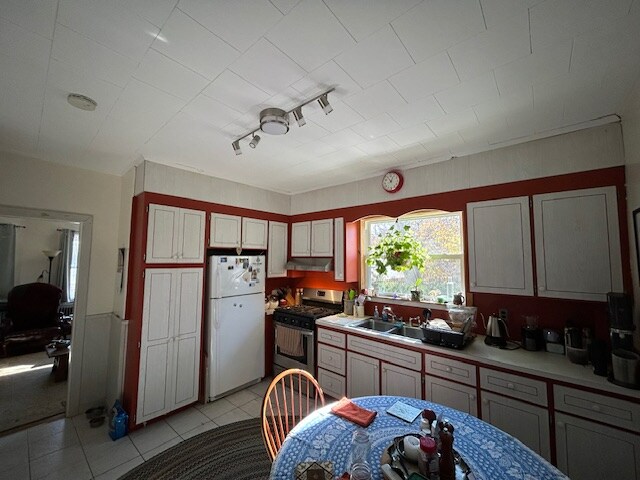 Building Photo - 129 Durnell Ave