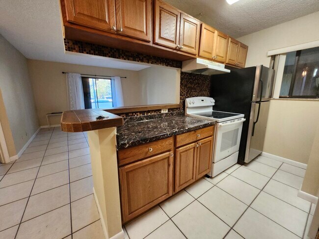 Building Photo - 545 Trace Cir