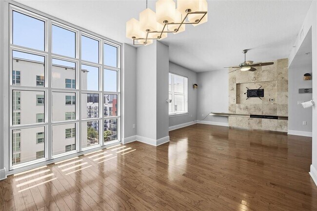 Building Photo - 1227 E Madison St