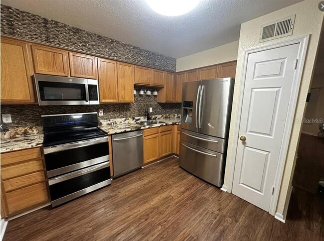 Building Photo - 13604 Embassy Park Ct