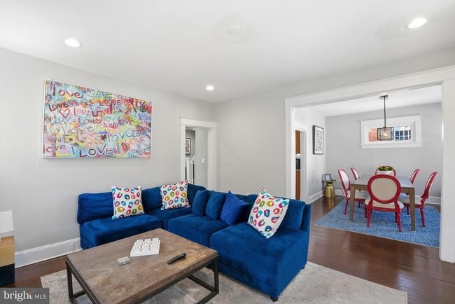 Building Photo - 1341 Franklin St NE