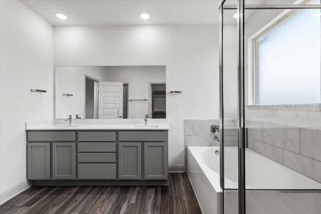 Building Photo - 18017 Nepi Dr