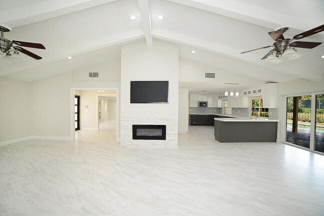 Building Photo - 6943 Giralda Cir