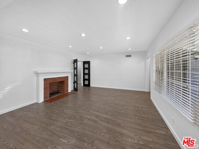 Building Photo - 16746 Tupper St