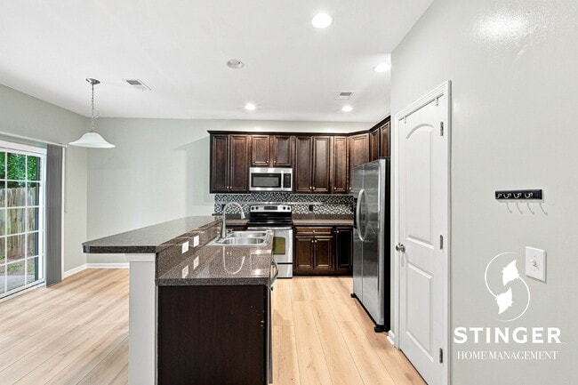Building Photo - 117 Mission Way