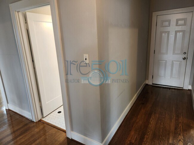 Building Photo - *Coming Soon* Great Hillcrest Find!  2Bedrooms & 1 Bathroom Pefect for UAMS Student(s)